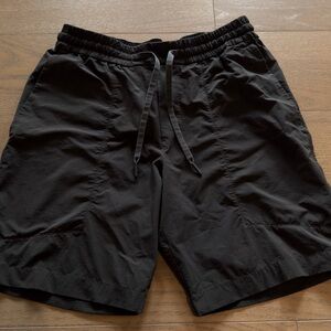 Lululemon Active Shorts w/ Drawstring Waistband Men’s Gray Small